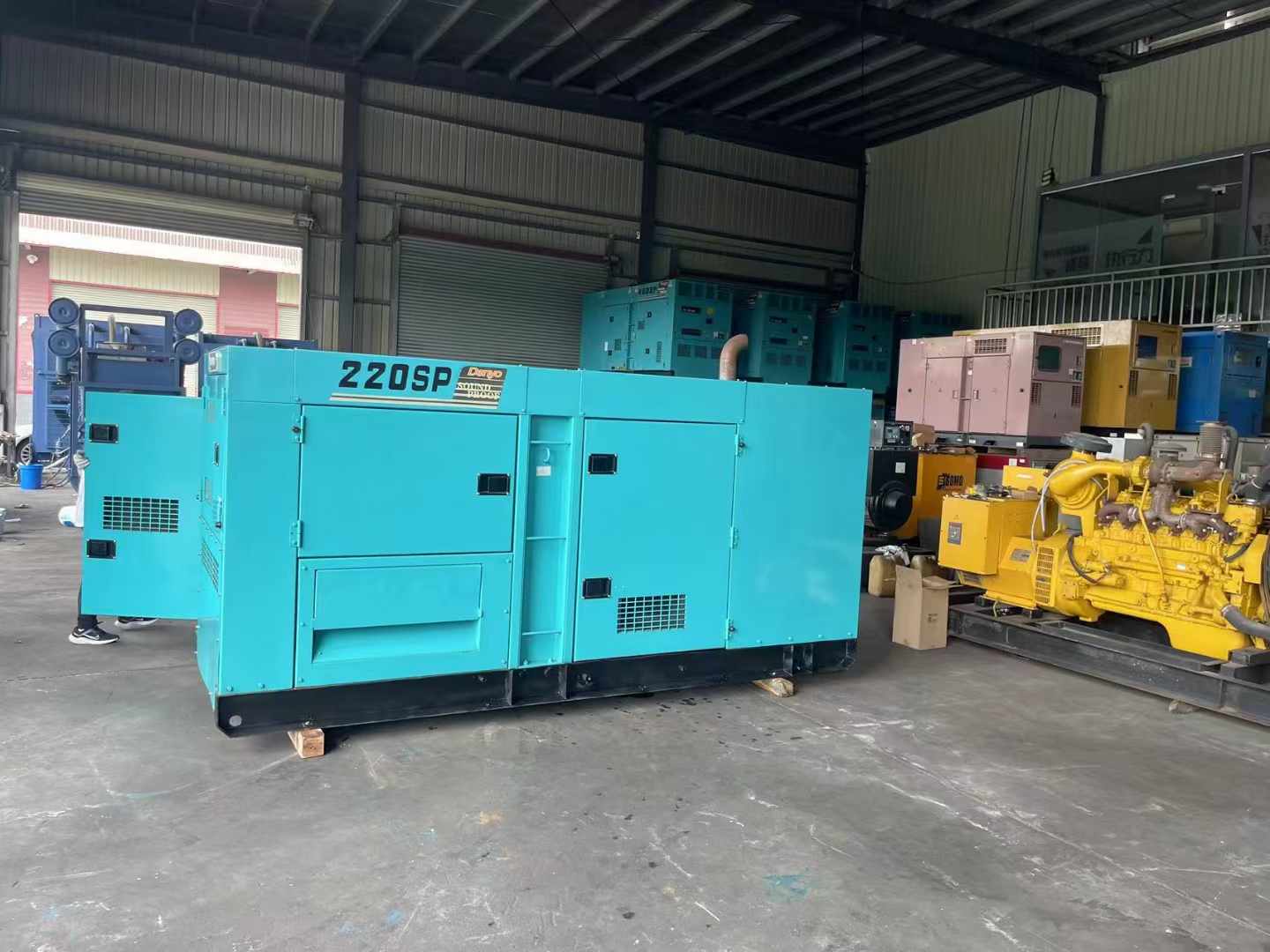 霞山800kW 柴油发电机的输出电流波动范围是多少？