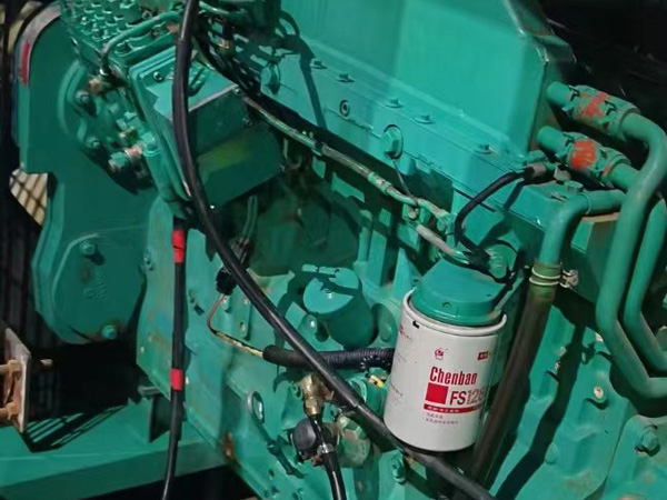 霞山如何确定新的发电机组控制系统是否与原系统兼容？