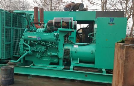 霞山发电机组如何判断水冷式机油散热器内部是否需要清洗？